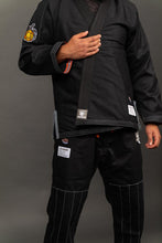 Ladda upp bild till gallerivisning, Kramsnö Kimono Esentiell Midnatt