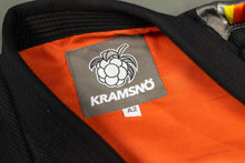 Ladda upp bild till gallerivisning, Kramsnö Kimono Esentiell Midnatt